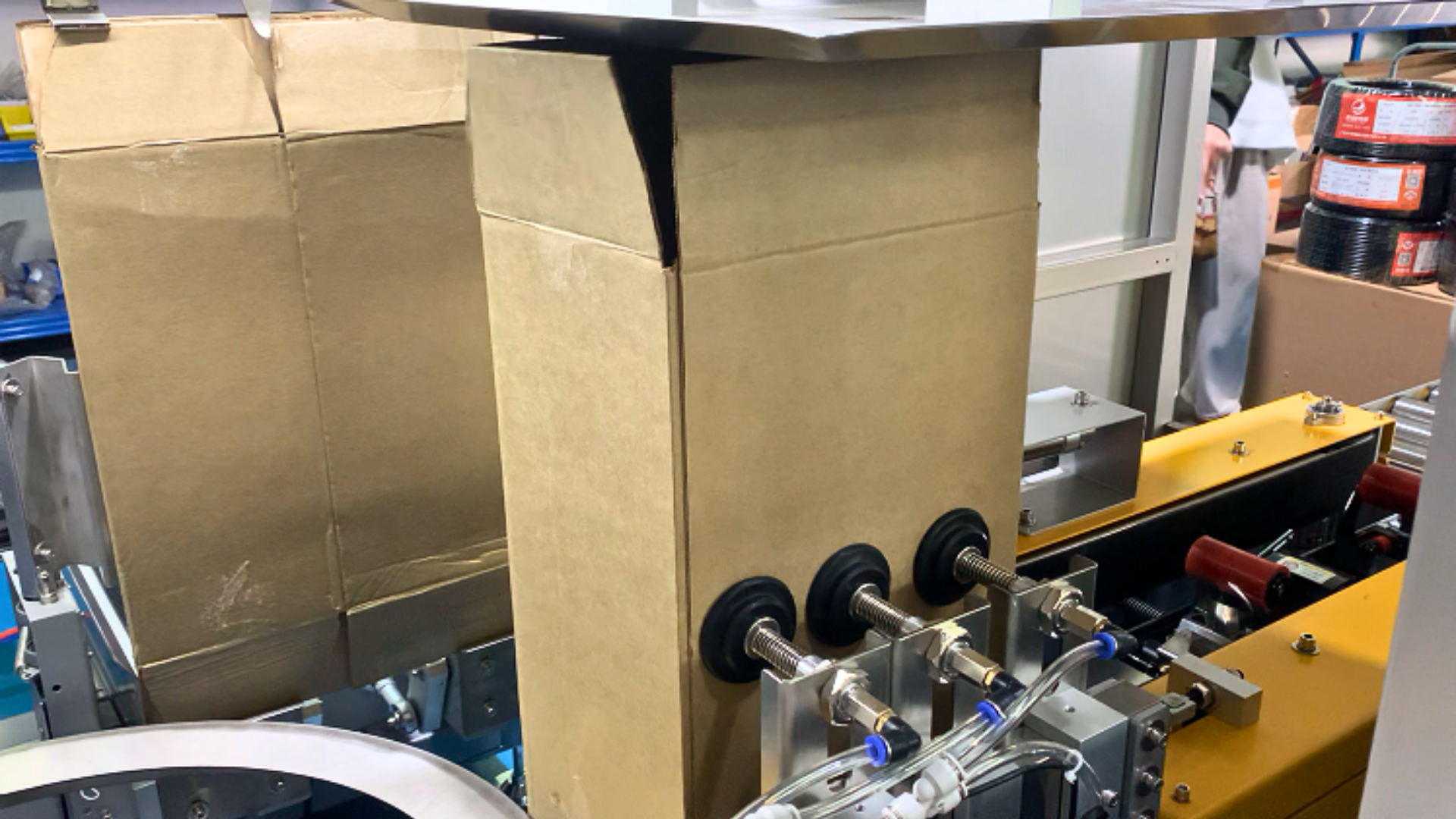 Vertical Carton  Erector -- How to adjust and operate a vertical carton erector?